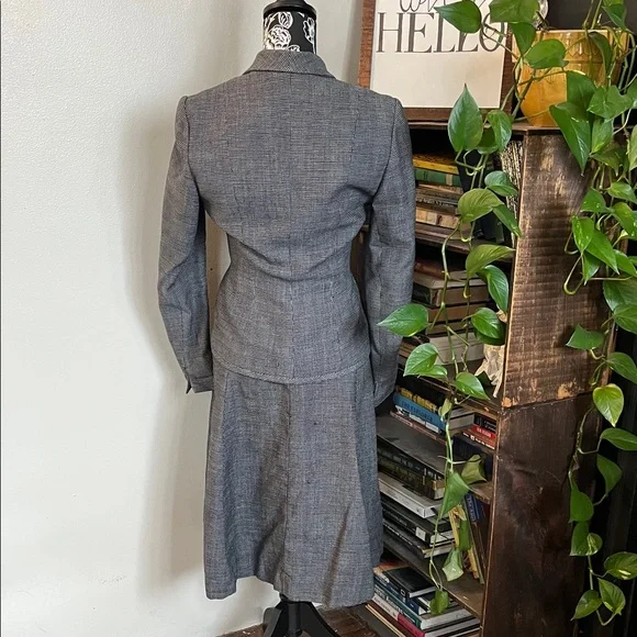 Vintage 1950s Two-Piece Gray Skirt Suit - Picture 4 of 7